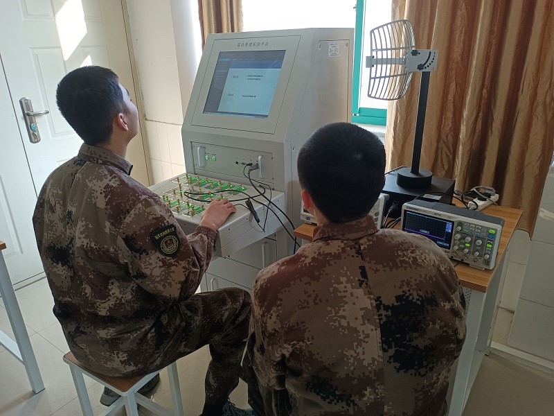 图3 雷达技术仿真实训室1.jpg 图3 雷达技术仿真实训室1.jpg