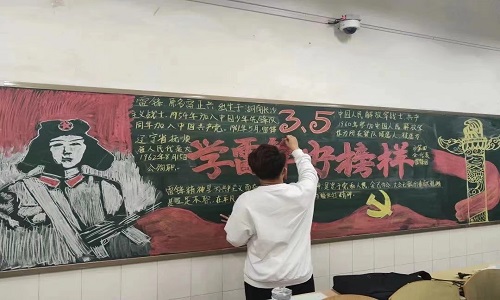 软件与大数据系组织开展主题板报创作展评活动 