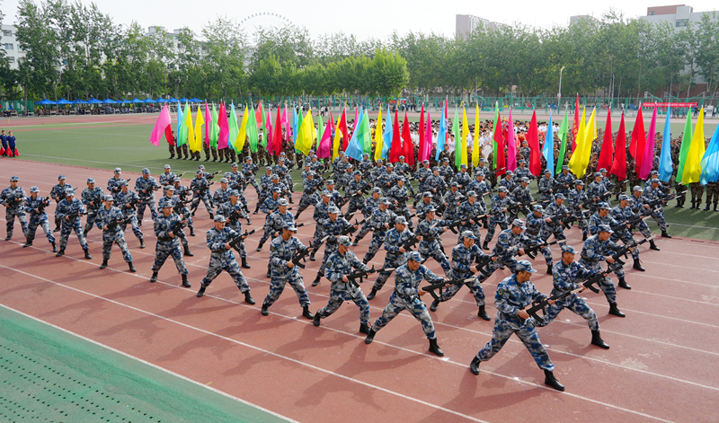 学校举行第二十一届运动会