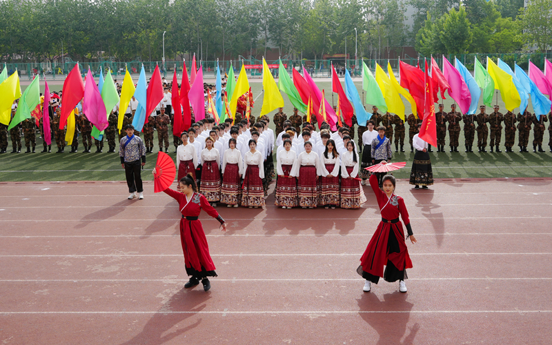 学校举行第二十一届运动会